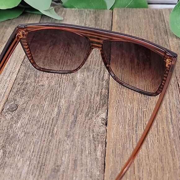 Sunglasses 2 assorted styles - Picture 8 of 11